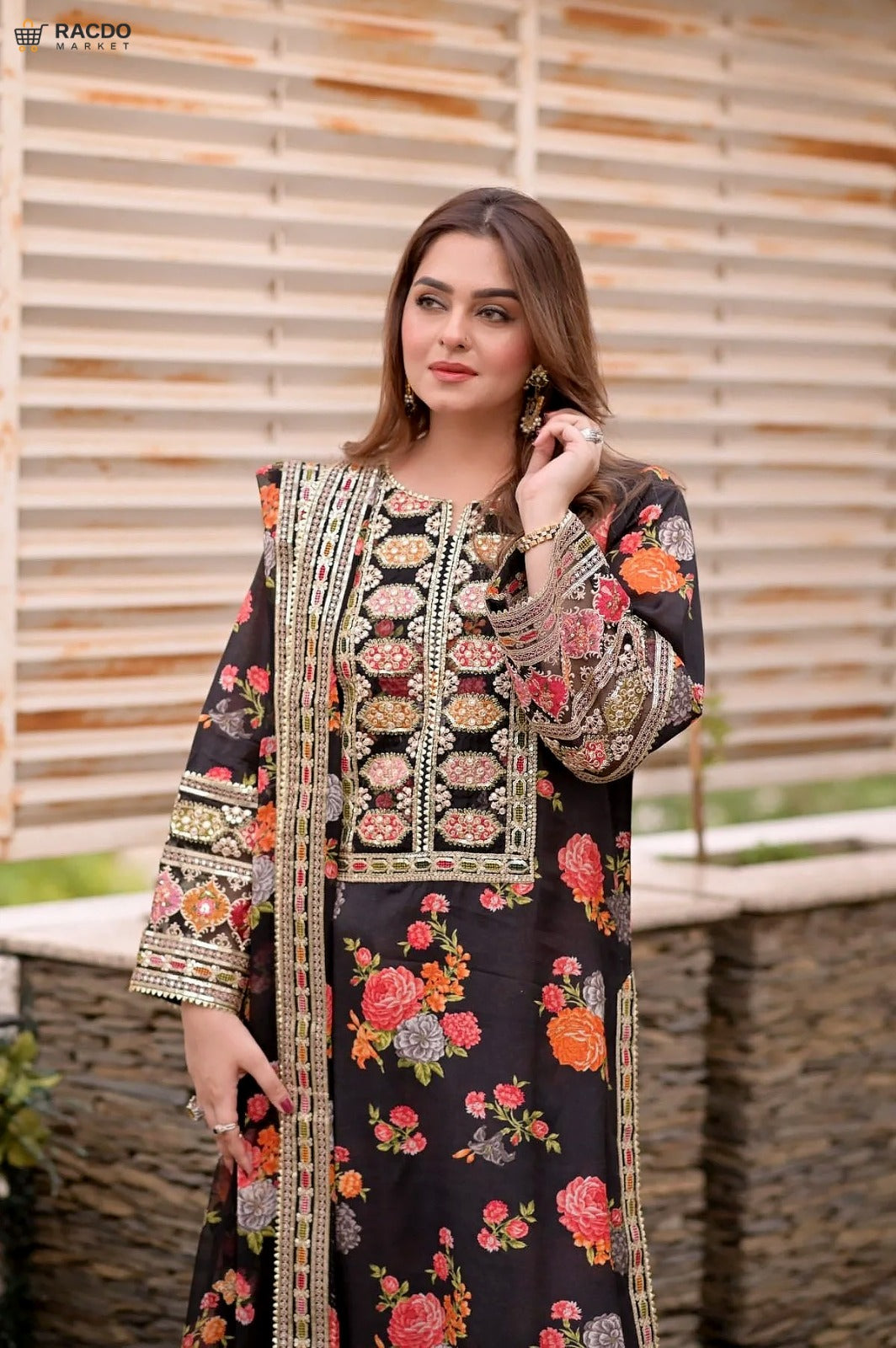 لگژری سلک 3 پیس ان اسٹچڈ بلیک سوٹ V263 | خواتین کا خوبصورت فارمل لباس